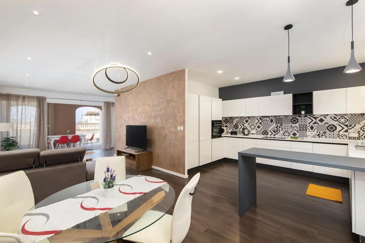 Spacious Luxury 3Br Apartment With Terrace & Open Views - Zurrieq, Close To Sea