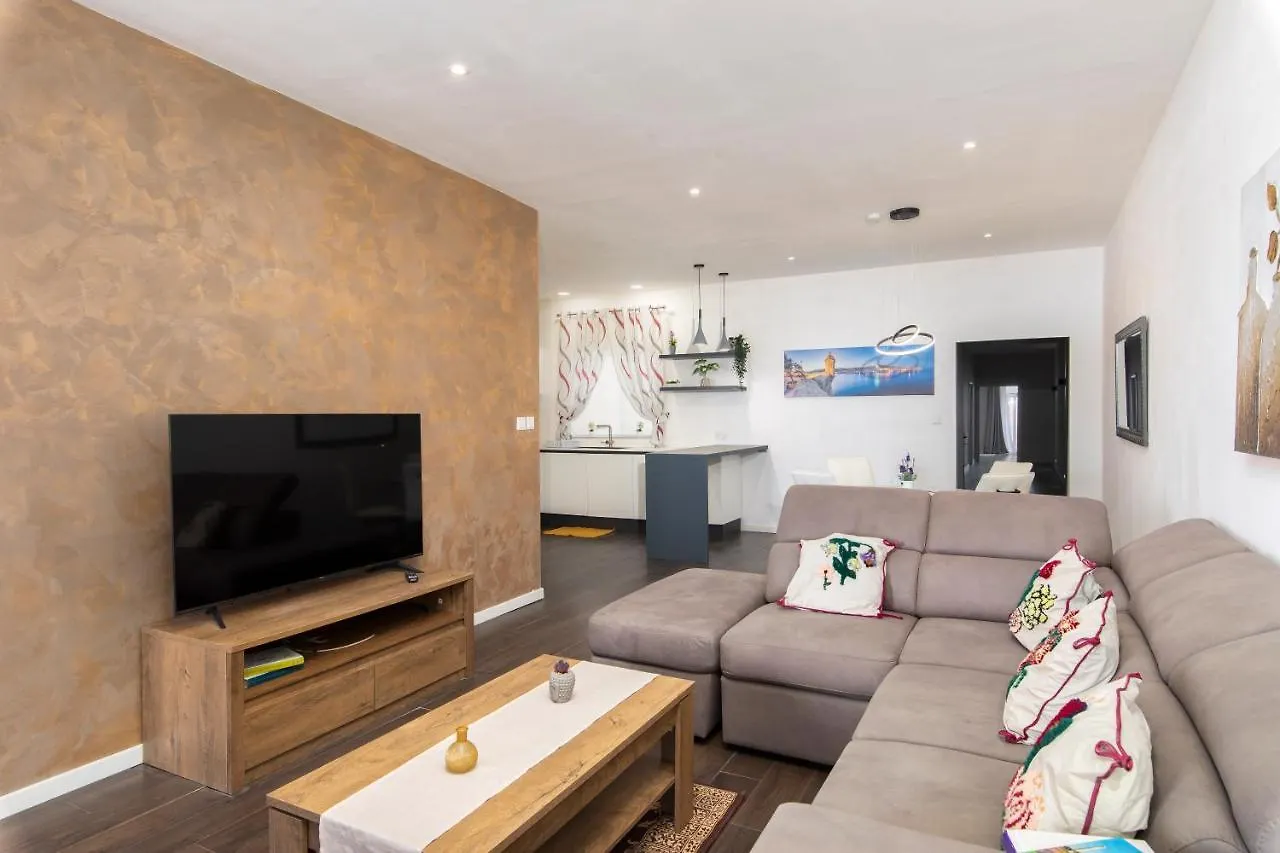 Spacious Luxury 3Br Apartment With Terrace & Open Views - Zurrieq, Close To Sea Malta