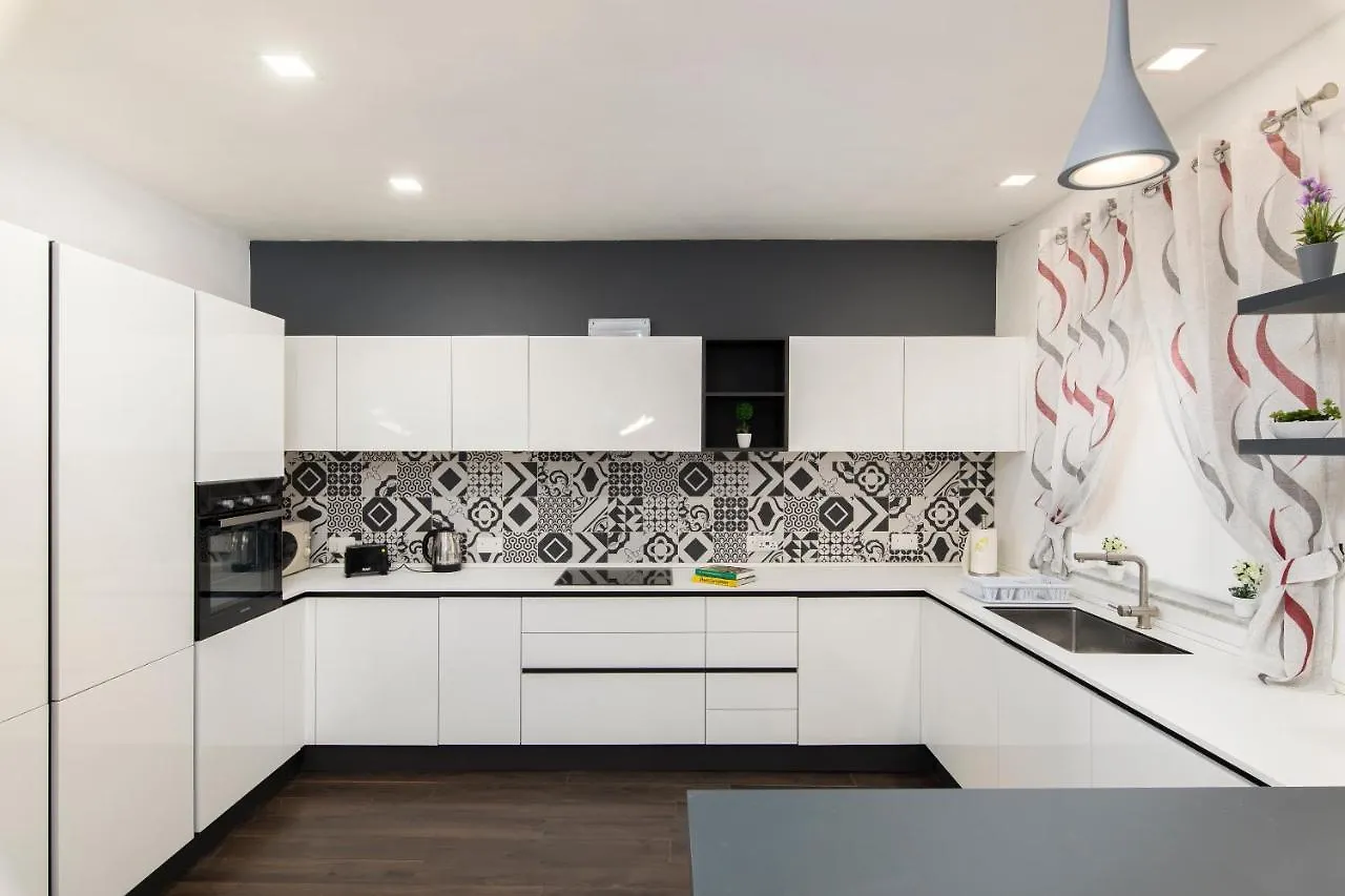 Spacious Luxury 3Br Apartment With Terrace & Open Views - Zurrieq, Close To Sea Malta